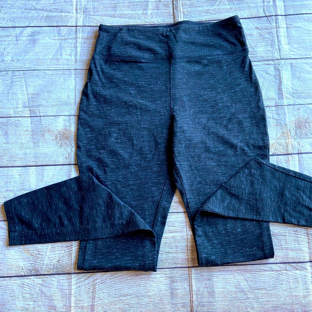 Women’s medium leggings.